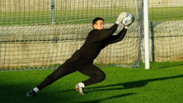 Вратар на Черноморец отива в Нефтохимик