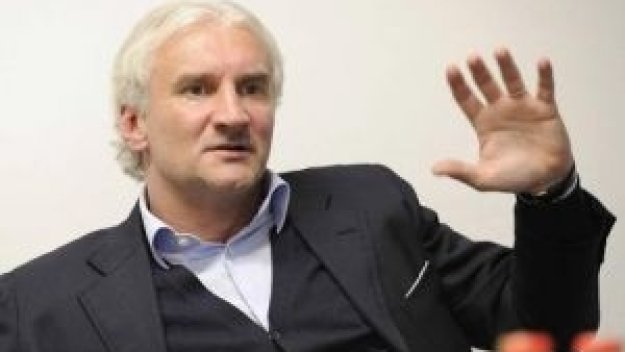 Руди Фьолер остава в Байер