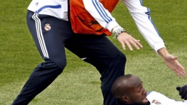 Обрали Пепе по време на мача с Оксер