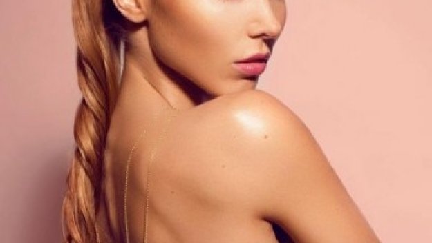 Мацката на Гьотце свали дрехите