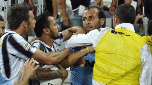 Андреа Бардзали с лека контузия