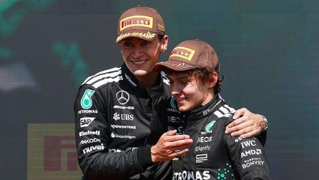 Най-накрая! Мерцедес  потвърди пилотите си за догодина