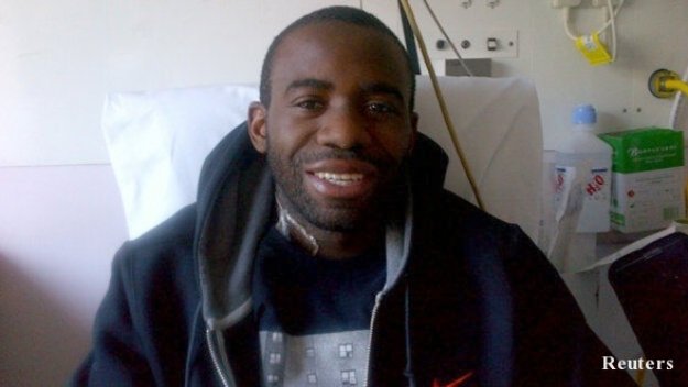 Муамба пусна своя снимка от болницатата