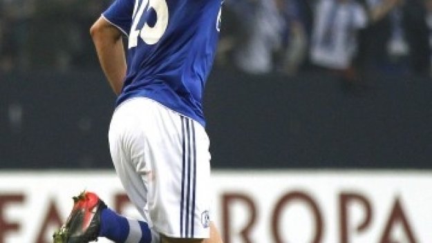 Трети хеттрик за Хунтелаар през сезона