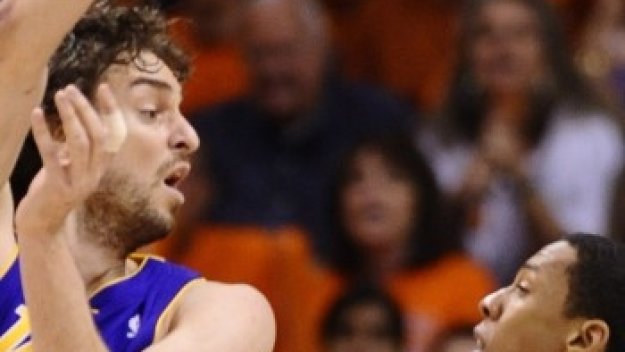 Лейкърс се справи и с Финикс