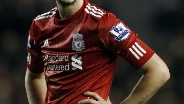 Ливърпул пробвал да размени Каръл за Тевес