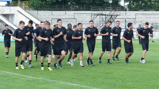 Славия се издъни при представянето на отбора