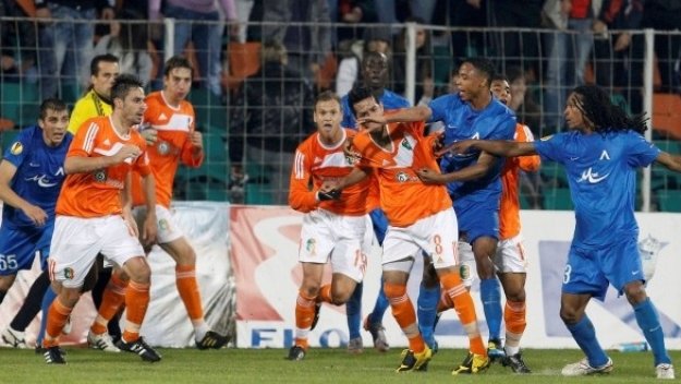 Шефовете на Левски се жалват от съдията в Ловеч