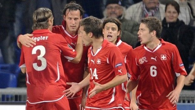Швейцария се върна в битката за Евро 2012 след разгром над Уелс