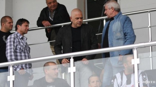 Предложиха на Перо да поеме Миньор Перник