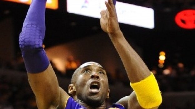 Коби изпревари и Моузес Малоун