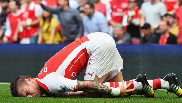 Дебюши аут за три месеца