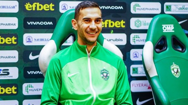 Лудогорец се забави с години за Чочев