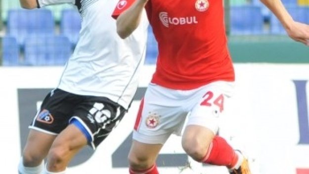 Тонев и Лех с победа в Полша