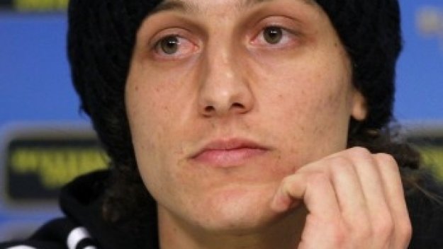 Давид Луис се облизва за две купи