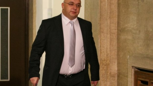 Скандалът в биатлона отива при министъра