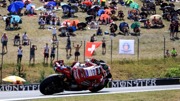 Световен шампион в MotoGP не вижда светлина в тунела