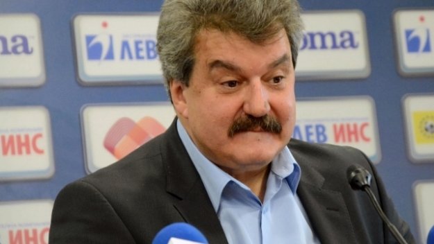 Батков пред Gol.bg: Шест години говорим и само калъфки събираме