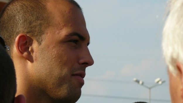 Ники защитава Боби