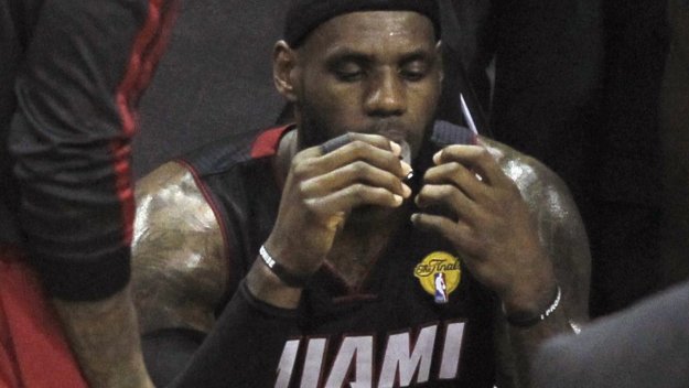 Кливланд освободи пари за ЛеБрон