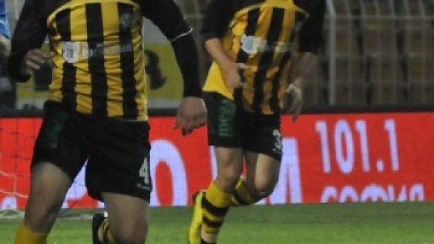 Миньор излиза без двама срещу Литекс