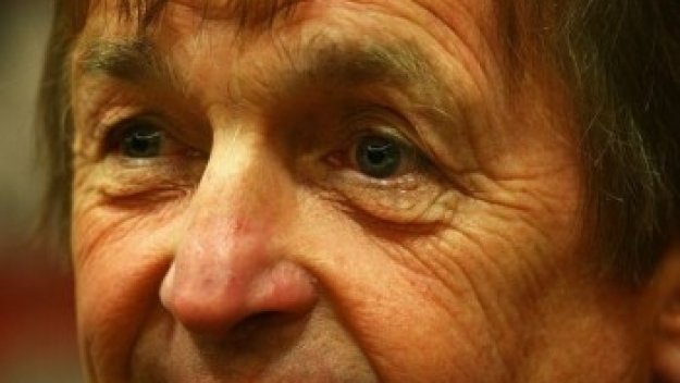 Кени Далглиш промърмори срещу съдията