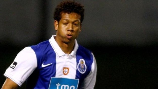 Валенсия търси заместник на Албелда в Португалия