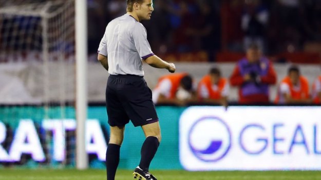 Недовиждащият Феликс Брих се оказа най-добрият германски съдия...