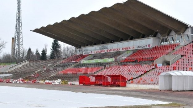 Ремонтът на &quot;Армията&quot; най-после започна