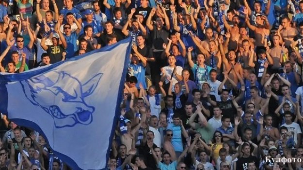 Феновете на Левски пак нападнаха отбора