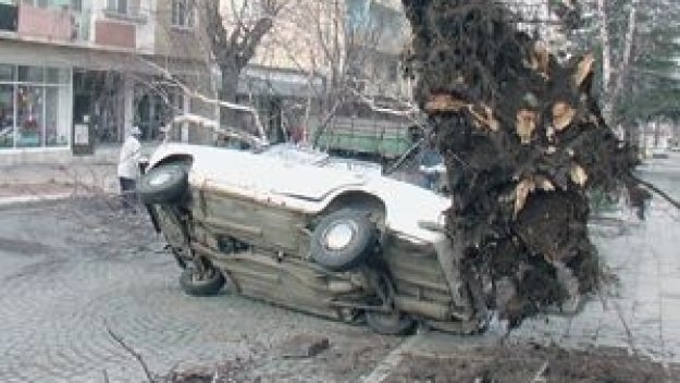 Ураган блокира завръщането на Боби Михайлов в България
