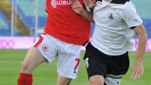 Турци напират за трима армейци