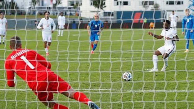 Англия би дузпата на Исландия в края