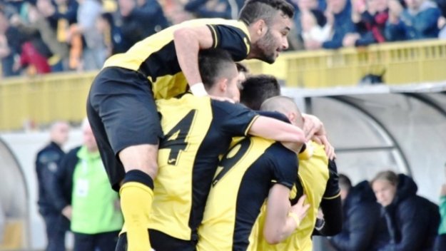 Ботев се изгаври със Славия - 3:0 в София