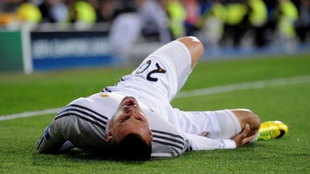 Потвърдено - Хесе със скъсани връзки на коляното