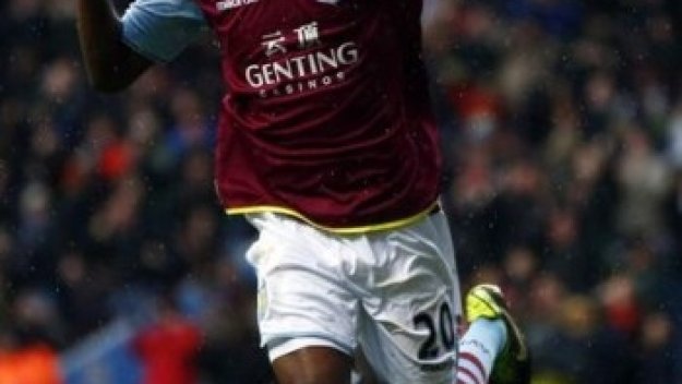 Борусия Дортмунд си набеляза Бентеке за заместник на Левандовски