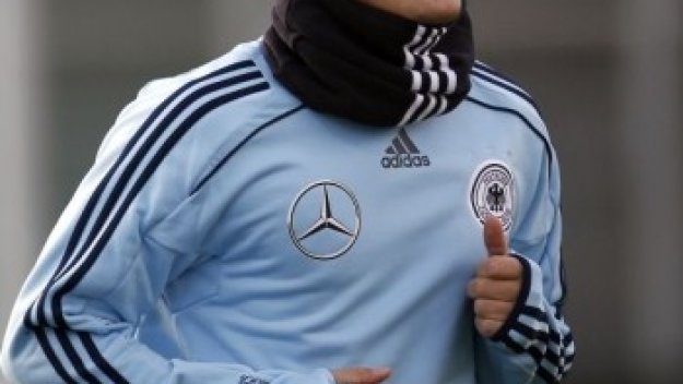 Феновете избраха Йозил за Национал на годината в Германия