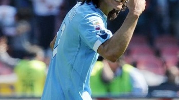 Кавани посвети хеттрика си срещу Лацио на сина си