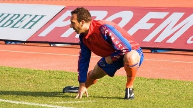 БФС дължи 95 бона на славист