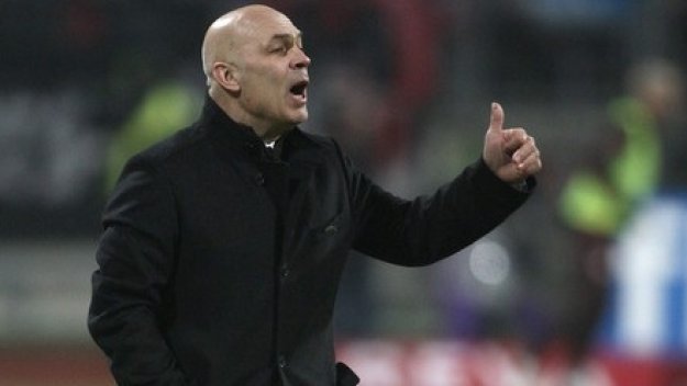 Щутгарт уволни треньора