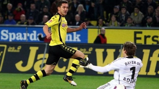 Борусия (Дортмунд) се издъни у дома пред 75 000 зрители + ВИДЕО