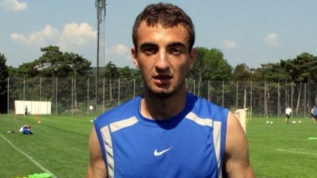 Азери питат за Дани Младенов