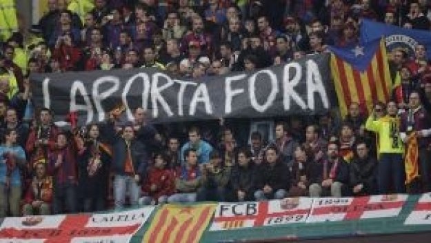 Феновете на Барса поискаха оставката на Лапорта