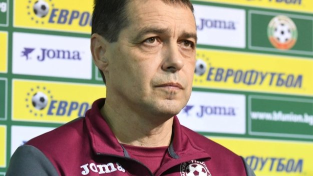 Хубчев: Няма шанс да играем в глуха защита цял мач