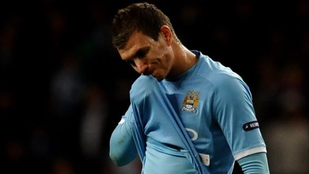 В Манчестър Сити се подиграват на Балотели + ВИДЕО