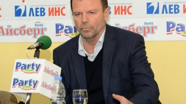 Стойчо Младенов чака 300 бона от ЦСКА
