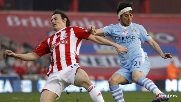 Стоук спъна Манчестър Сити в борбата за титлата