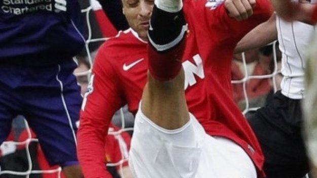 Брендън Роджърс прави опит да вземе Бербатов в Ливърпул