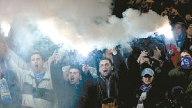 Футболистите на Левски на бойкот заради феновете