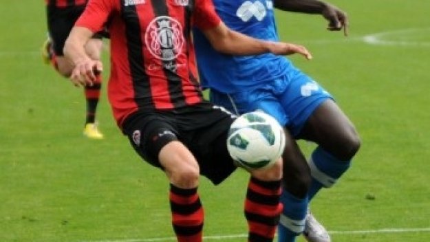 Левски удари Локо София в мач с три червени картона